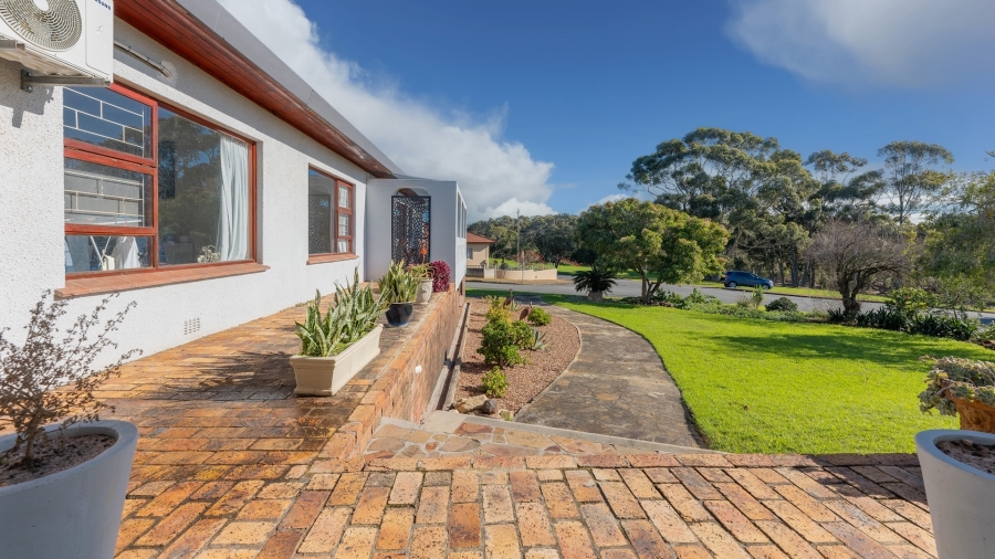 5 Bedroom Property for Sale in Bredasdorp Western Cape